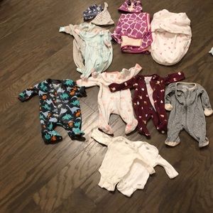 A collection of newborn clothes & blankets
